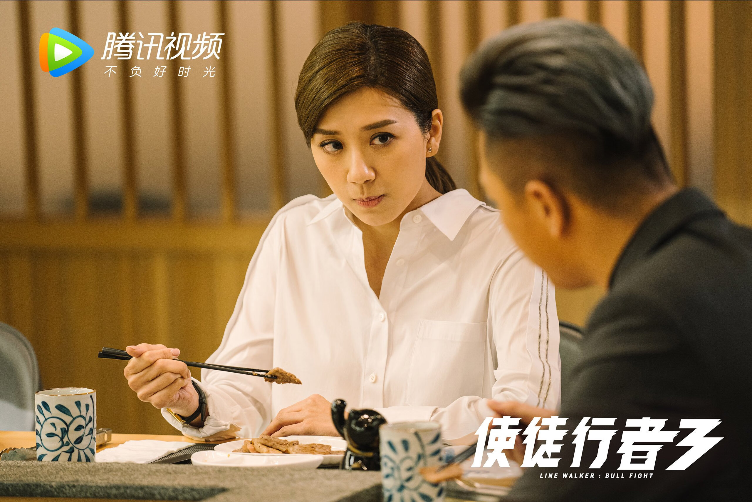 高原攀岩挑战赛，极速挑战山巅极限，高空攀岩讲解示范